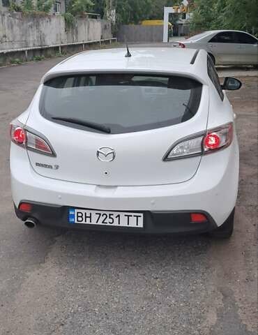 Белый Мазда 3, объемом двигателя 1.6 л и пробегом 159 тыс. км за 8000 $, фото 4 на Automoto.ua