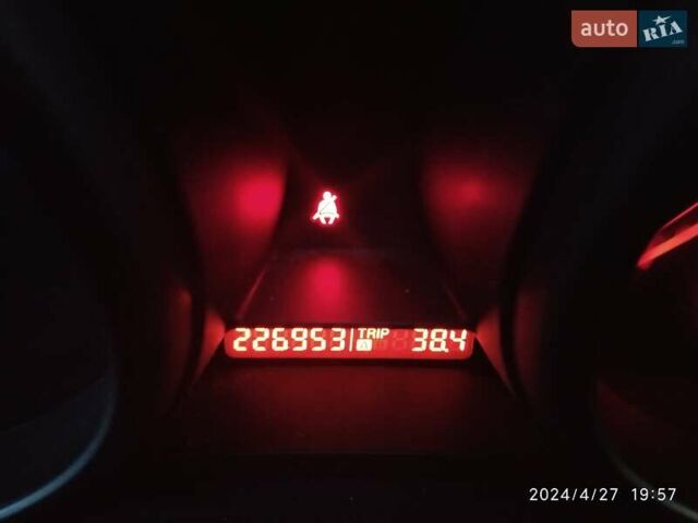 Білий Мазда 3, об'ємом двигуна 1.6 л та пробігом 230 тис. км за 7200 $, фото 8 на Automoto.ua