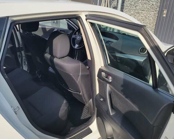 Білий Мазда 3, об'ємом двигуна 1.56 л та пробігом 228 тис. км за 7700 $, фото 14 на Automoto.ua