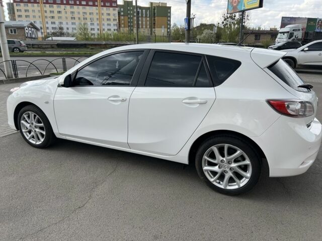 Білий Мазда 3, об'ємом двигуна 2 л та пробігом 132 тис. км за 10002 $, фото 2 на Automoto.ua