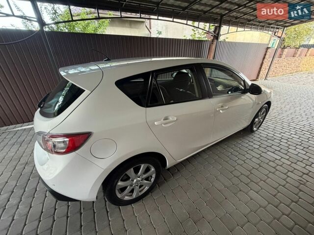 Білий Мазда 3, об'ємом двигуна 1.6 л та пробігом 96 тис. км за 7500 $, фото 3 на Automoto.ua