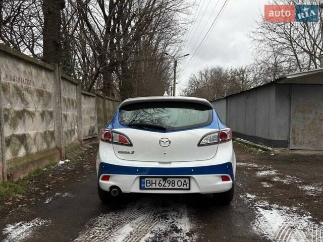 Білий Мазда 3, об'ємом двигуна 1.6 л та пробігом 151 тис. км за 6850 $, фото 16 на Automoto.ua