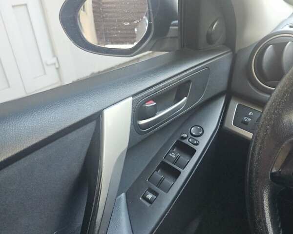 Білий Мазда 3, об'ємом двигуна 1.56 л та пробігом 227 тис. км за 7900 $, фото 5 на Automoto.ua