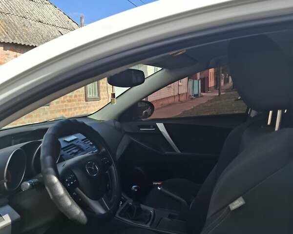 Белый Мазда 3, объемом двигателя 1.6 л и пробегом 240 тыс. км за 8200 $, фото 5 на Automoto.ua