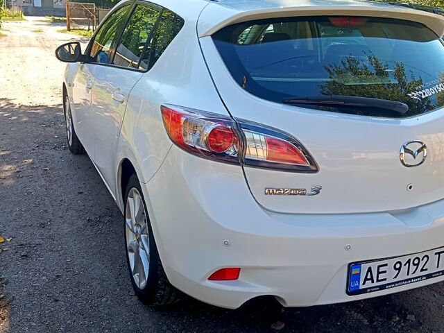 Белый Мазда 3, объемом двигателя 1.6 л и пробегом 223 тыс. км за 6500 $, фото 1 на Automoto.ua