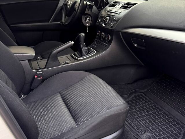 Белый Мазда 3, объемом двигателя 1.6 л и пробегом 222 тыс. км за 7700 $, фото 10 на Automoto.ua