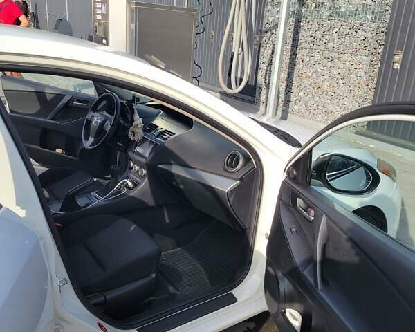 Білий Мазда 3, об'ємом двигуна 1.56 л та пробігом 228 тис. км за 7700 $, фото 16 на Automoto.ua
