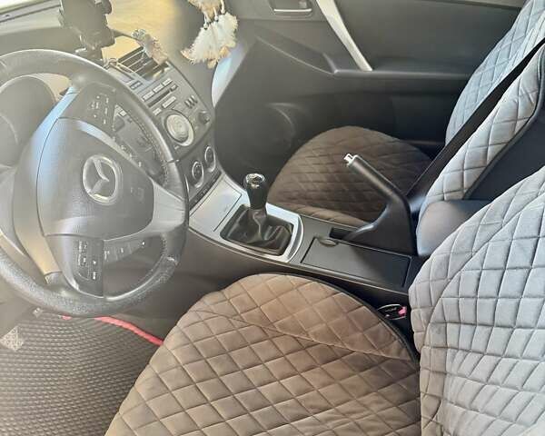 Білий Мазда 3, об'ємом двигуна 1.56 л та пробігом 227 тис. км за 7900 $, фото 11 на Automoto.ua