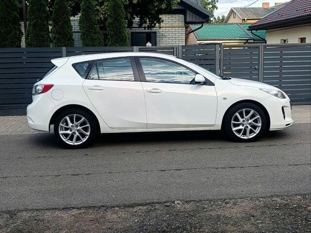 Белый Мазда 3, объемом двигателя 2 л и пробегом 200 тыс. км за 8500 $, фото 30 на Automoto.ua