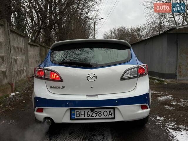 Білий Мазда 3, об'ємом двигуна 1.6 л та пробігом 151 тис. км за 6850 $, фото 6 на Automoto.ua