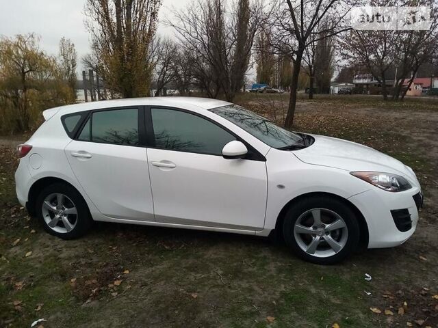 Білий Мазда 3, об'ємом двигуна 1.6 л та пробігом 182 тис. км за 9500 $, фото 5 на Automoto.ua