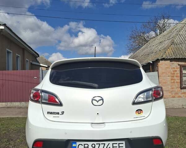 Белый Мазда 3, объемом двигателя 1.6 л и пробегом 240 тыс. км за 8200 $, фото 3 на Automoto.ua