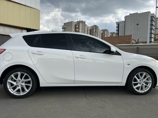 Білий Мазда 3, об'ємом двигуна 2 л та пробігом 132 тис. км за 10002 $, фото 3 на Automoto.ua