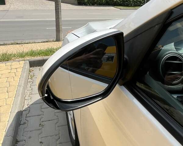 Білий Мазда 3, об'ємом двигуна 1.6 л та пробігом 201 тис. км за 7200 $, фото 7 на Automoto.ua