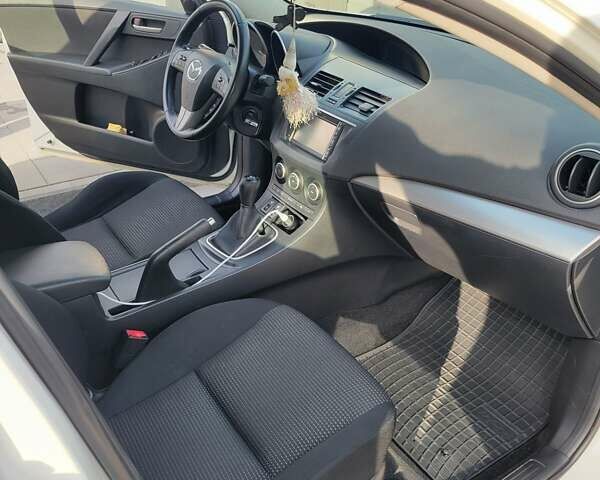 Білий Мазда 3, об'ємом двигуна 1.56 л та пробігом 228 тис. км за 7700 $, фото 17 на Automoto.ua
