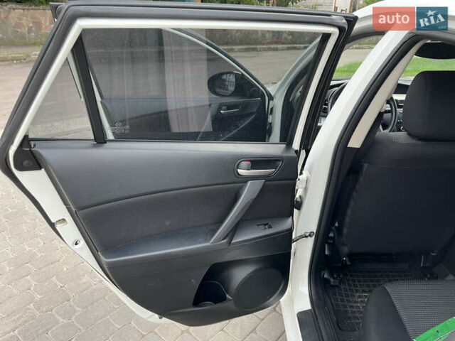 Белый Мазда 3, объемом двигателя 1.6 л и пробегом 147 тыс. км за 8500 $, фото 4 на Automoto.ua