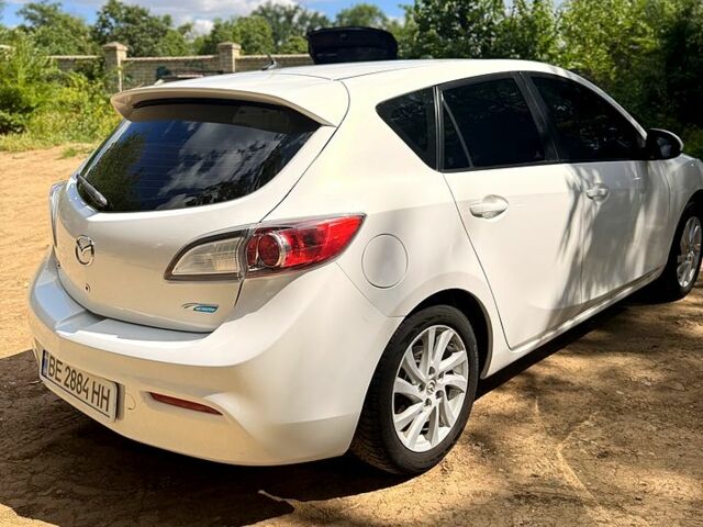 Белый Мазда 3, объемом двигателя 2 л и пробегом 170 тыс. км за 8500 $, фото 7 на Automoto.ua