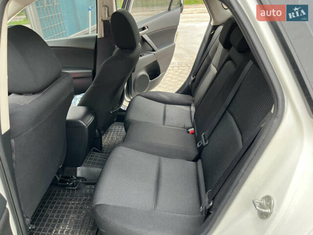 Белый Мазда 3, объемом двигателя 1.6 л и пробегом 147 тыс. км за 8500 $, фото 8 на Automoto.ua