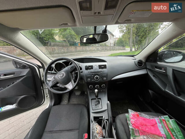 Белый Мазда 3, объемом двигателя 1.6 л и пробегом 147 тыс. км за 8500 $, фото 7 на Automoto.ua