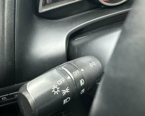 Белый Мазда 3, объемом двигателя 1.5 л и пробегом 150 тыс. км за 11000 $, фото 23 на Automoto.ua