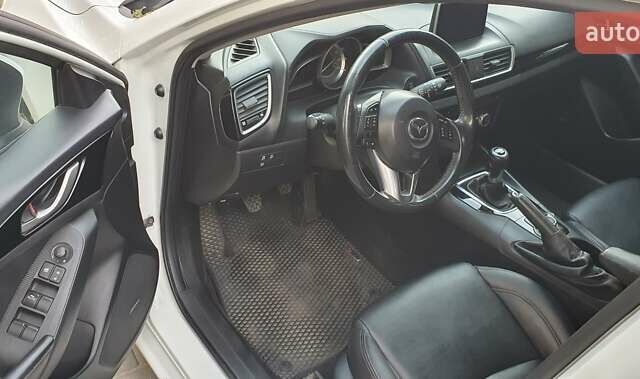 Белый Мазда 3, объемом двигателя 2 л и пробегом 169 тыс. км за 9400 $, фото 7 на Automoto.ua