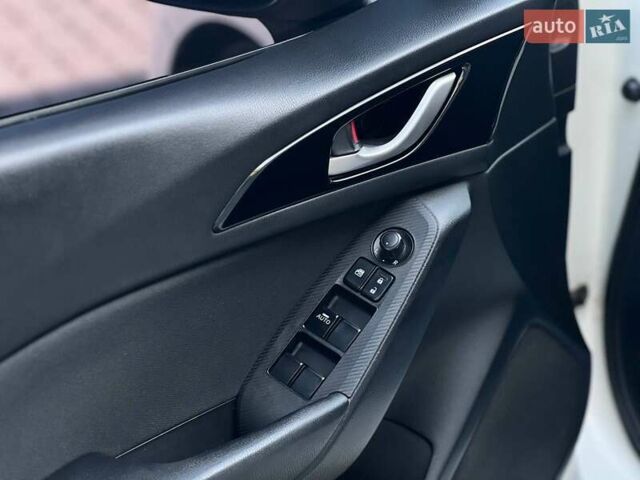 Белый Мазда 3, объемом двигателя 2 л и пробегом 178 тыс. км за 9300 $, фото 9 на Automoto.ua