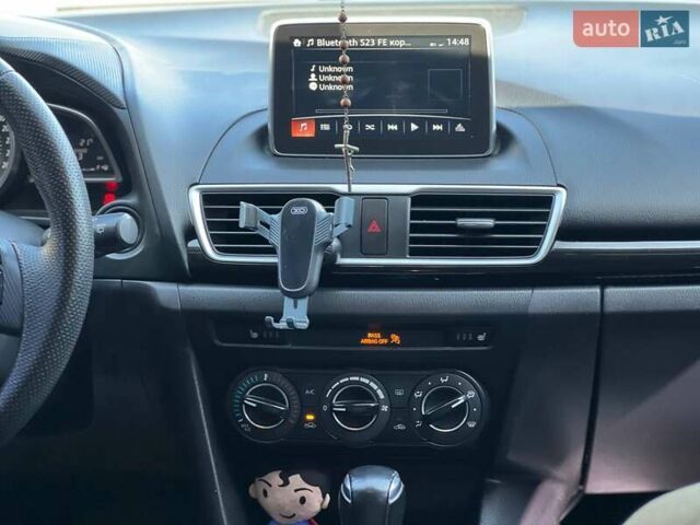 Белый Мазда 3, объемом двигателя 2 л и пробегом 178 тыс. км за 9300 $, фото 26 на Automoto.ua