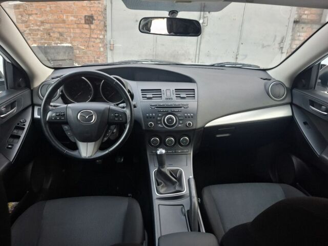 Белый Мазда 3, объемом двигателя 2 л и пробегом 118 тыс. км за 5700 $, фото 7 на Automoto.ua