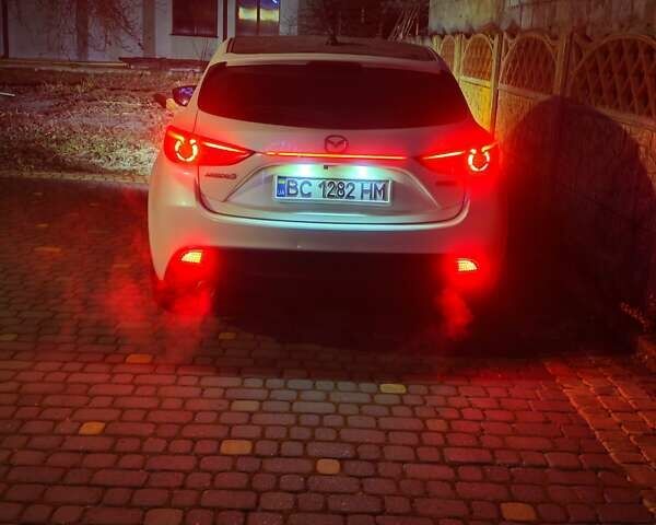 Білий Мазда 3, об'ємом двигуна 1.5 л та пробігом 151 тис. км за 11500 $, фото 9 на Automoto.ua