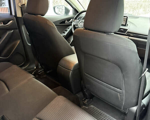 Белый Мазда 3, объемом двигателя 1.5 л и пробегом 150 тыс. км за 11000 $, фото 37 на Automoto.ua