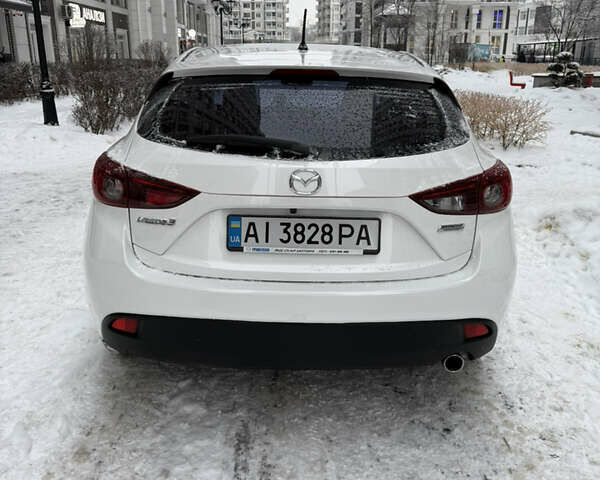 Белый Мазда 3, объемом двигателя 1.5 л и пробегом 150 тыс. км за 11000 $, фото 4 на Automoto.ua