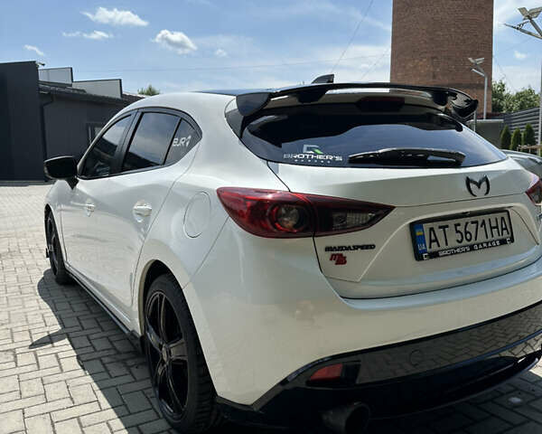 Белый Мазда 3, объемом двигателя 2 л и пробегом 291 тыс. км за 9999 $, фото 3 на Automoto.ua