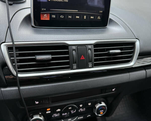 Белый Мазда 3, объемом двигателя 1.5 л и пробегом 150 тыс. км за 11000 $, фото 28 на Automoto.ua