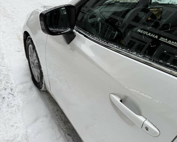 Белый Мазда 3, объемом двигателя 1.5 л и пробегом 150 тыс. км за 11000 $, фото 9 на Automoto.ua