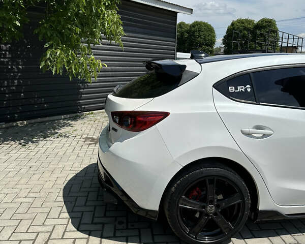 Белый Мазда 3, объемом двигателя 2 л и пробегом 291 тыс. км за 9999 $, фото 16 на Automoto.ua
