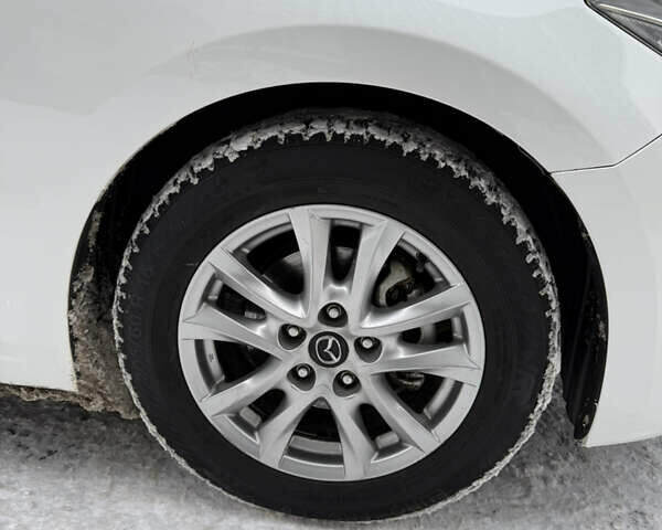 Белый Мазда 3, объемом двигателя 1.5 л и пробегом 150 тыс. км за 11000 $, фото 6 на Automoto.ua