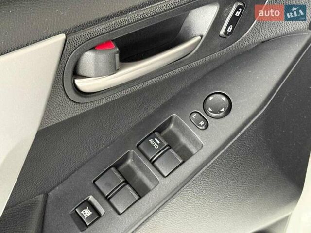 Белый Мазда 3, объемом двигателя 2 л и пробегом 85 тыс. км за 10490 $, фото 12 на Automoto.ua