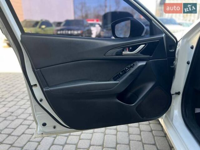 Белый Мазда 3, объемом двигателя 2 л и пробегом 178 тыс. км за 9300 $, фото 10 на Automoto.ua