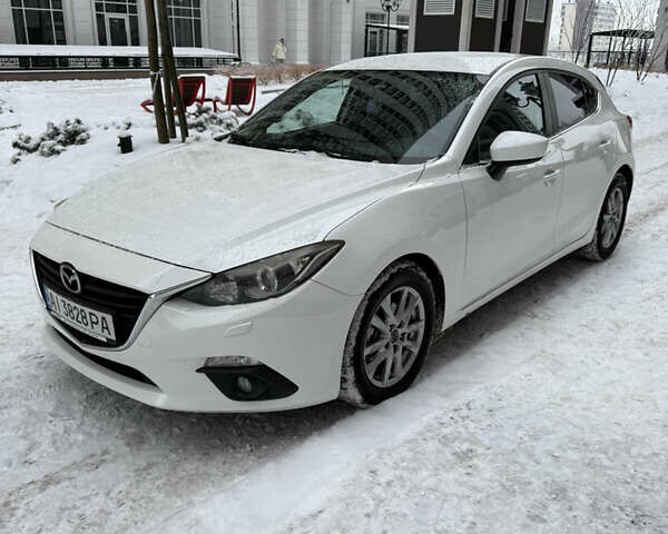 Белый Мазда 3, объемом двигателя 1.5 л и пробегом 150 тыс. км за 11000 $, фото 2 на Automoto.ua