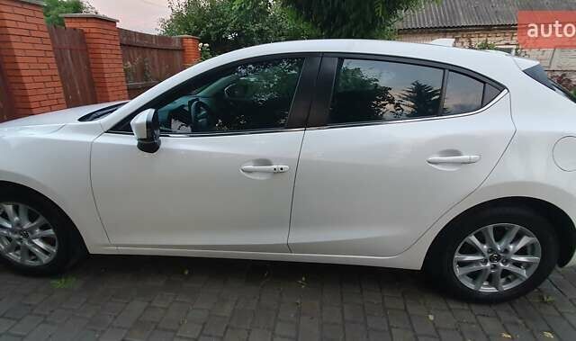 Белый Мазда 3, объемом двигателя 2 л и пробегом 169 тыс. км за 9400 $, фото 3 на Automoto.ua