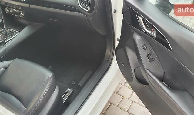 Белый Мазда 3, объемом двигателя 2 л и пробегом 169 тыс. км за 9400 $, фото 11 на Automoto.ua