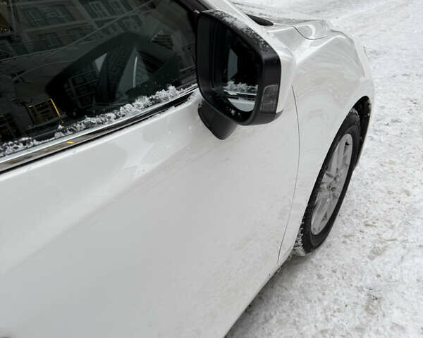 Белый Мазда 3, объемом двигателя 1.5 л и пробегом 150 тыс. км за 11000 $, фото 8 на Automoto.ua