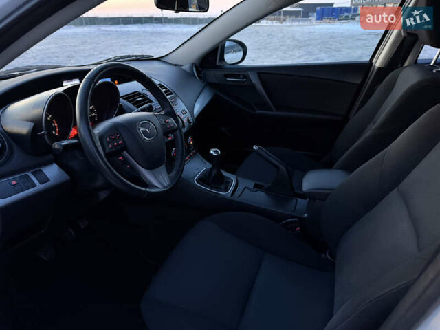 Белый Мазда 3, объемом двигателя 2 л и пробегом 199 тыс. км за 7850 $, фото 9 на Automoto.ua