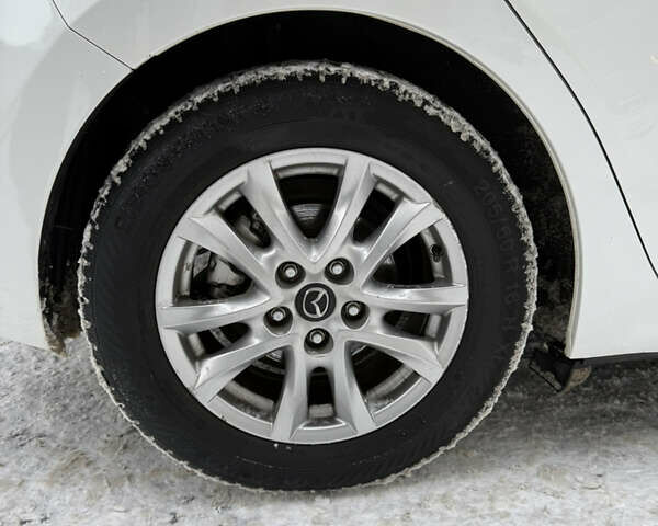 Белый Мазда 3, объемом двигателя 1.5 л и пробегом 150 тыс. км за 11000 $, фото 7 на Automoto.ua