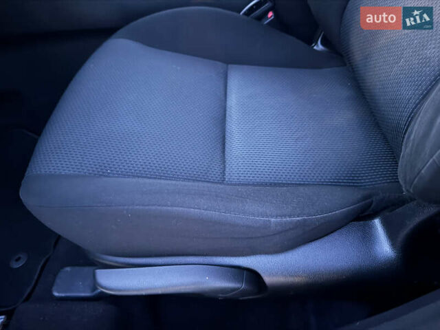 Белый Мазда 3, объемом двигателя 2 л и пробегом 199 тыс. км за 7850 $, фото 12 на Automoto.ua