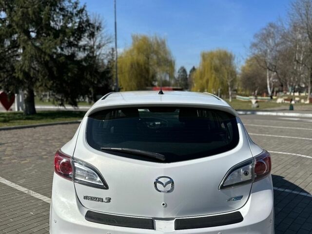 Белый Мазда 3, объемом двигателя 2 л и пробегом 156 тыс. км за 7600 $, фото 4 на Automoto.ua