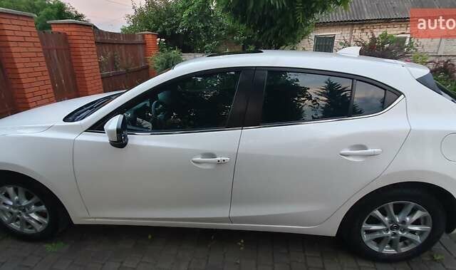 Белый Мазда 3, объемом двигателя 2 л и пробегом 169 тыс. км за 9400 $, фото 5 на Automoto.ua