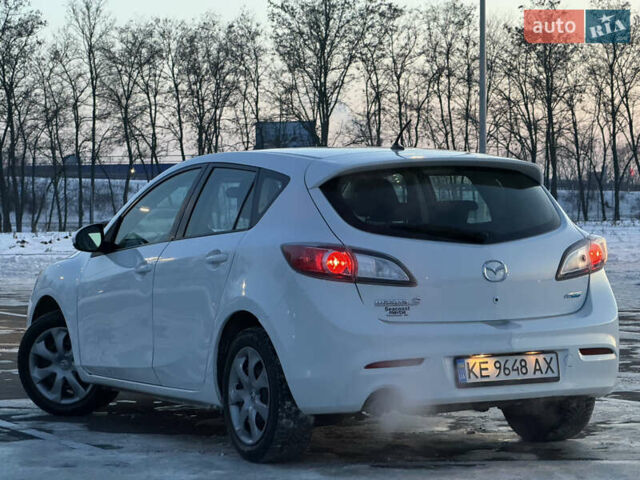 Белый Мазда 3, объемом двигателя 2 л и пробегом 199 тыс. км за 7850 $, фото 5 на Automoto.ua