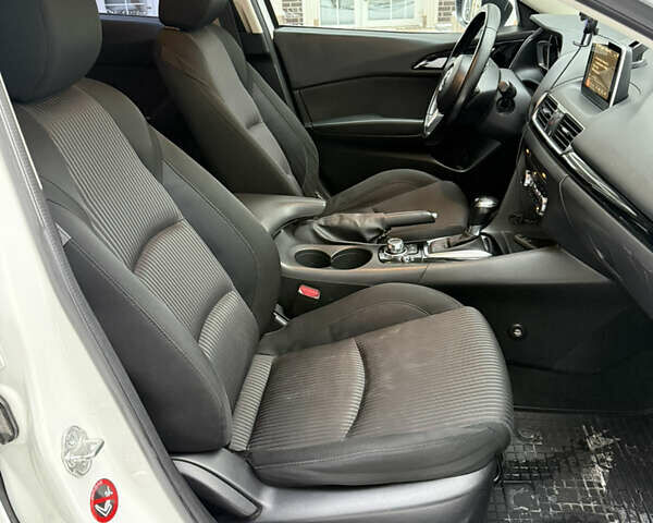 Белый Мазда 3, объемом двигателя 1.5 л и пробегом 150 тыс. км за 11000 $, фото 32 на Automoto.ua