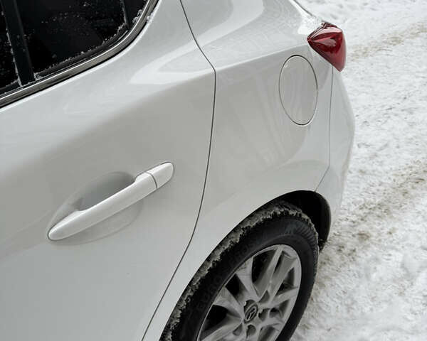 Белый Мазда 3, объемом двигателя 1.5 л и пробегом 150 тыс. км за 11000 $, фото 11 на Automoto.ua